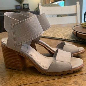 Sorel gray sandals/ heels- size 6. Excellent condition